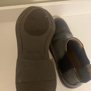 Vionic Men's Chelsea Boots